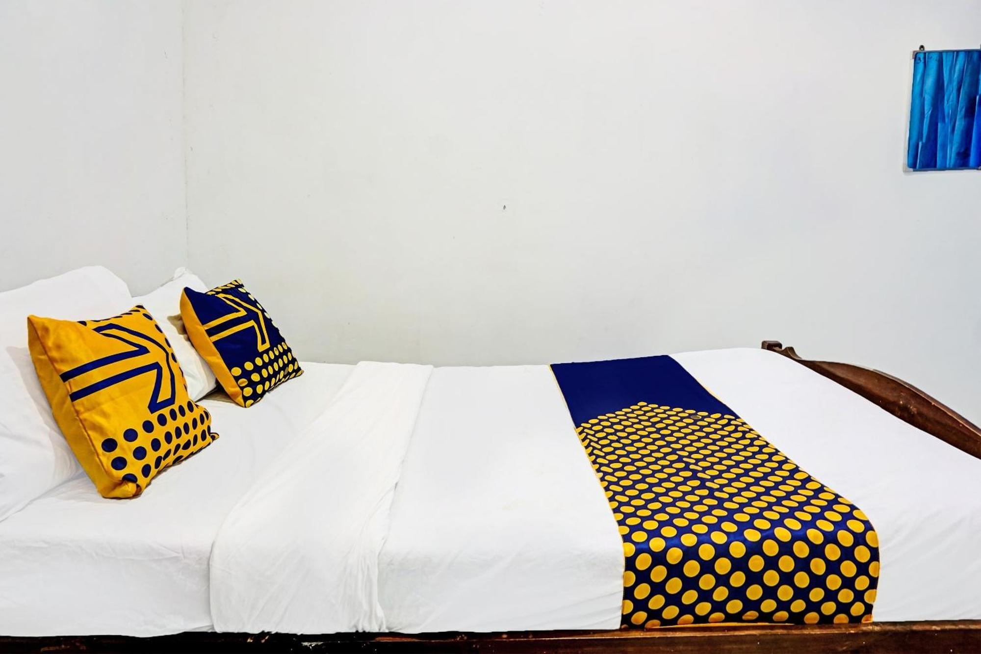Oyo Life 91896 Kost Bu Dewi Syariah Hotel Pasuruan Kültér fotó