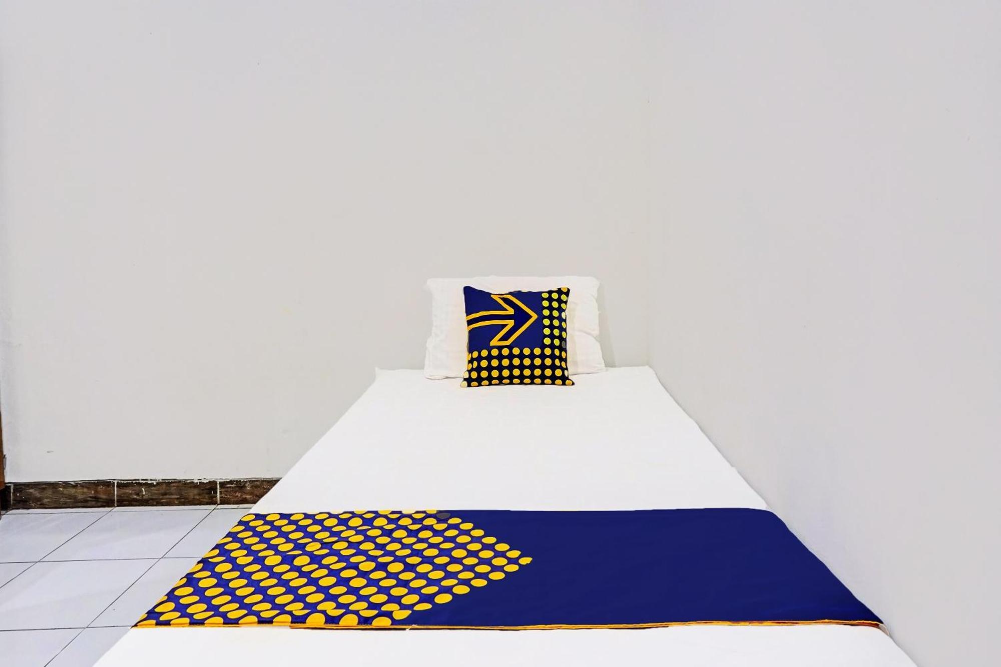 Oyo Life 91896 Kost Bu Dewi Syariah Hotel Pasuruan Kültér fotó