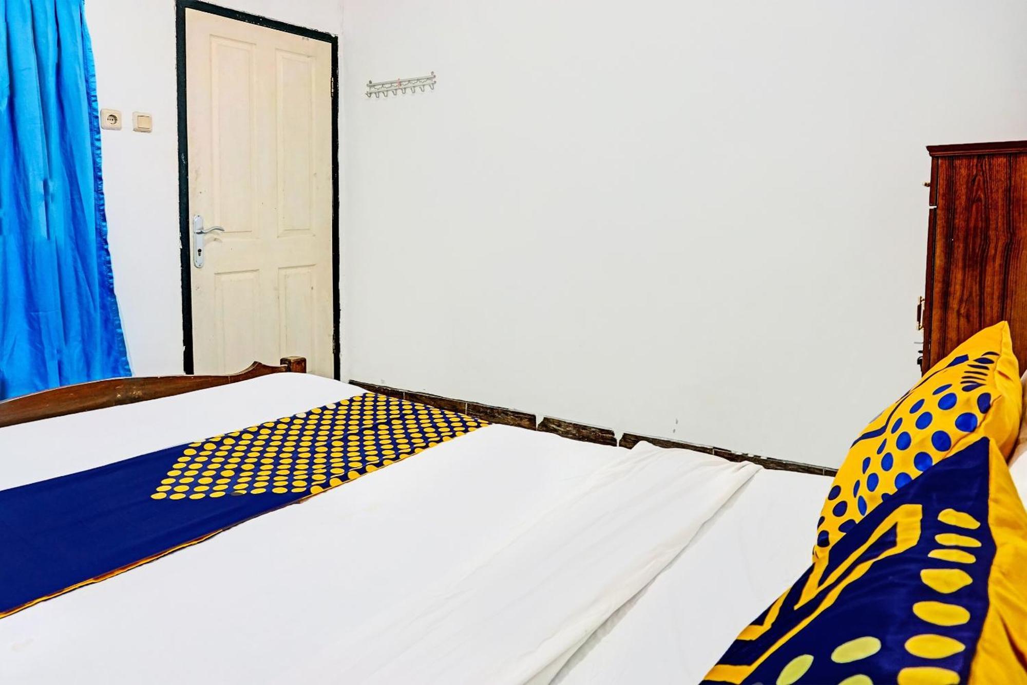 Oyo Life 91896 Kost Bu Dewi Syariah Hotel Pasuruan Kültér fotó