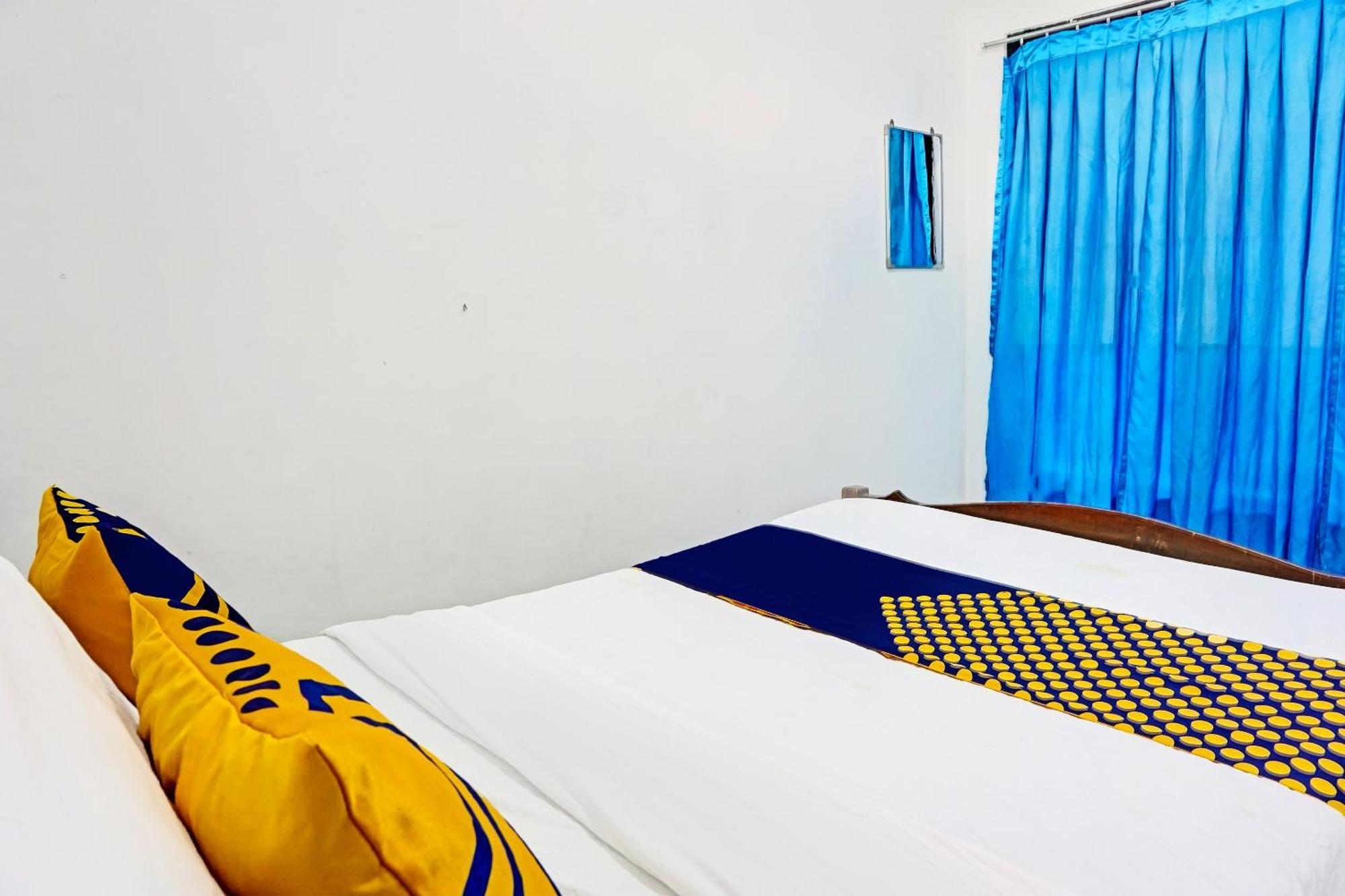 Oyo Life 91896 Kost Bu Dewi Syariah Hotel Pasuruan Kültér fotó